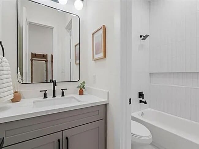 Building Photo - 6532 Weston St