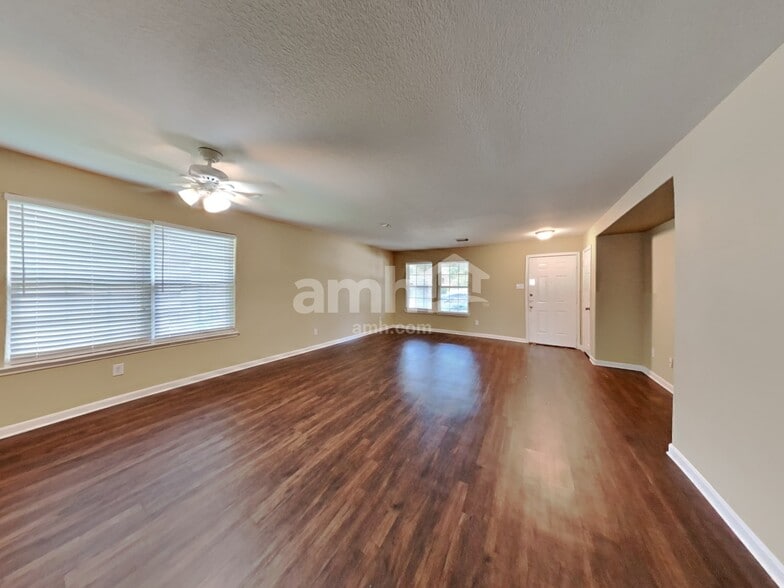 Building Photo - 6907 Oleander Grove Way