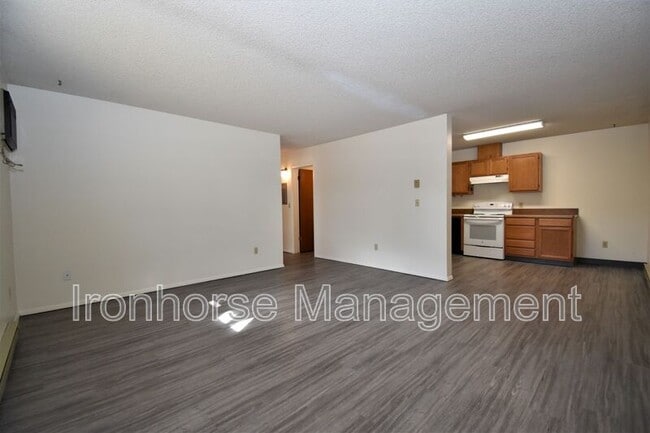 Building Photo - 811 W Villard St