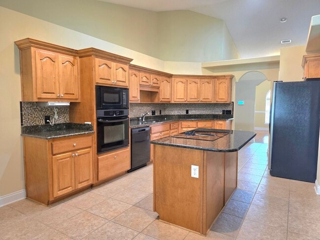 Building Photo - Backyard Paradise in Gated Cottonwood!