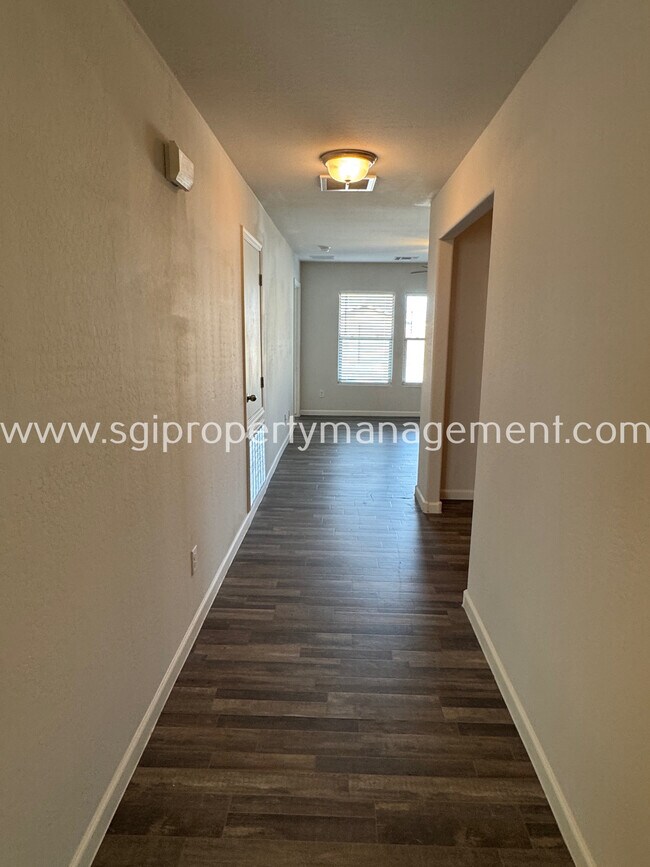 Building Photo - 2373 Oakmont Ln