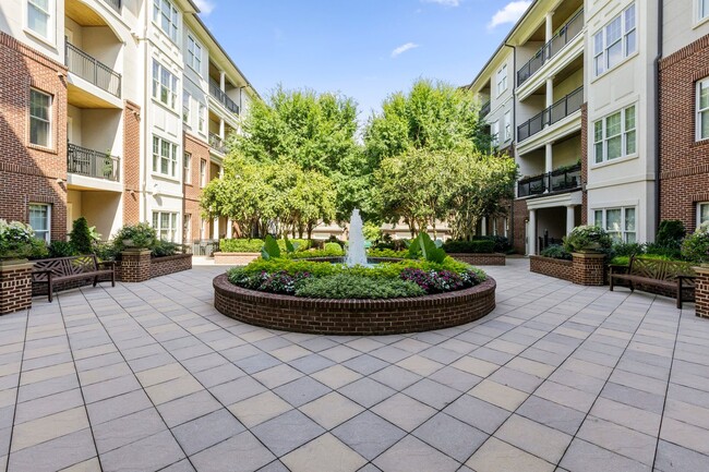 Building Photo - Spacious 2 Bedroom Luxury Condo Gated Comm...