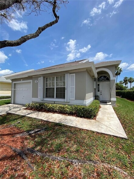 Primary Photo - 487 SE 20th Dr
