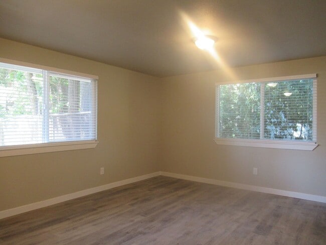 Building Photo - Updated 3 bedroom, 1.75 bath rambler in Covington