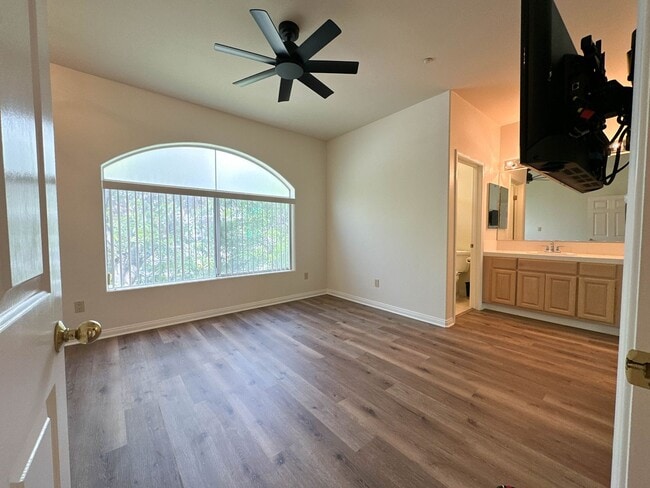 Building Photo - COMING SOON! 2 Bedroom Townhome for Rent in Glendale.