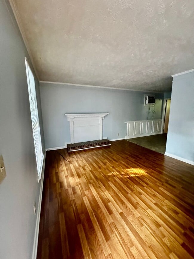 Building Photo - 5144-5158 Linbar Dr.