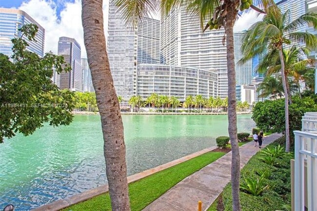 Building Photo - 801 Brickell Key Blvd