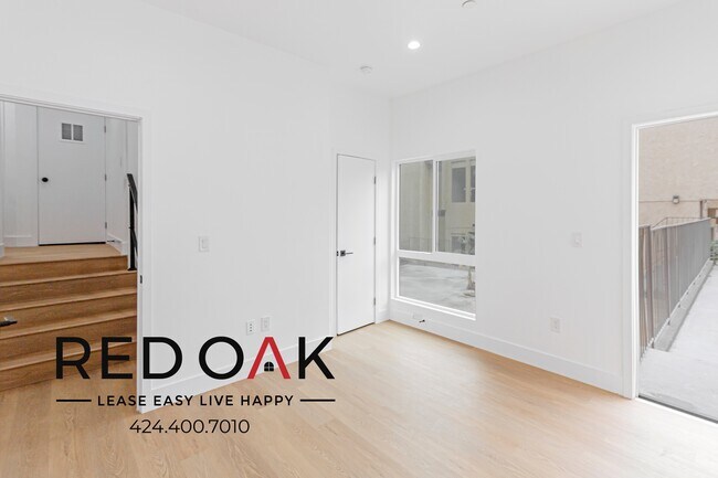Building Photo - 325 W Avenue 38 Ave