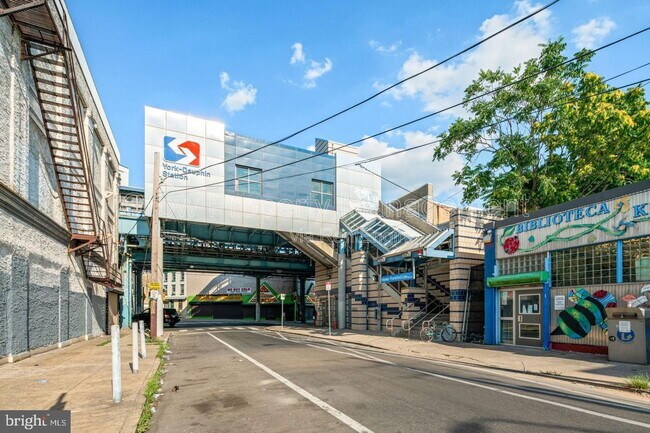 Building Photo - 1904 E York St