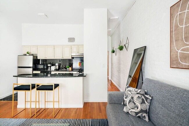 Primary Photo - 240 E 26th St