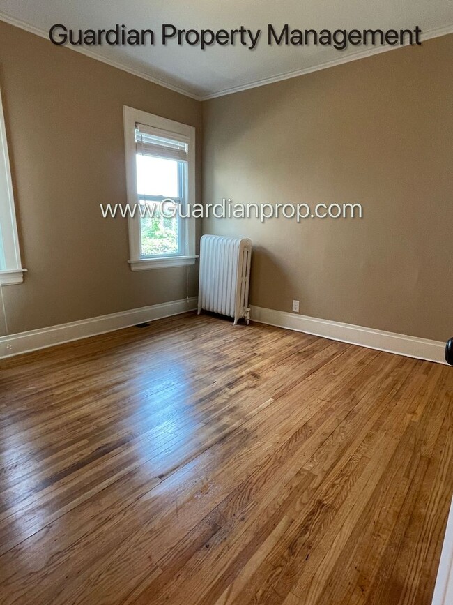 Building Photo - South Minneapolis Single Family Home, Fenc...