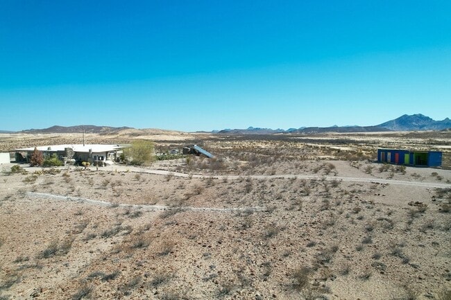 Building Photo - 400 N Smiling Dog Trail
