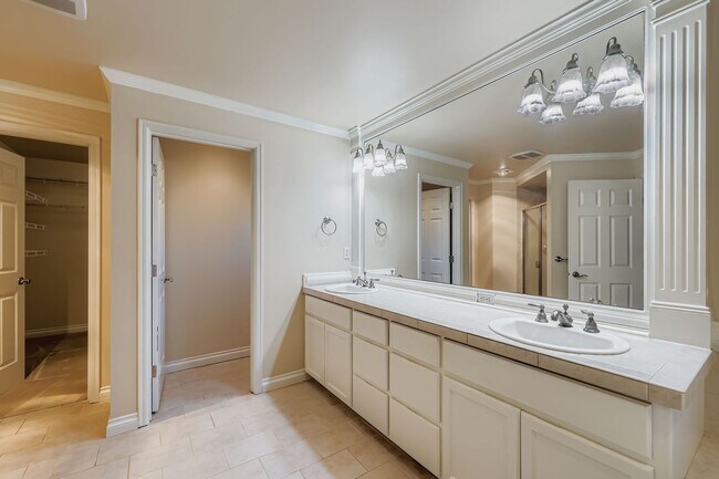 Building Photo - 4Bd/3.5Ba Sammamish House