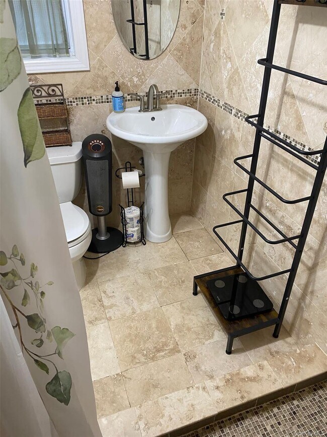 Building Photo - 322 E Beech St