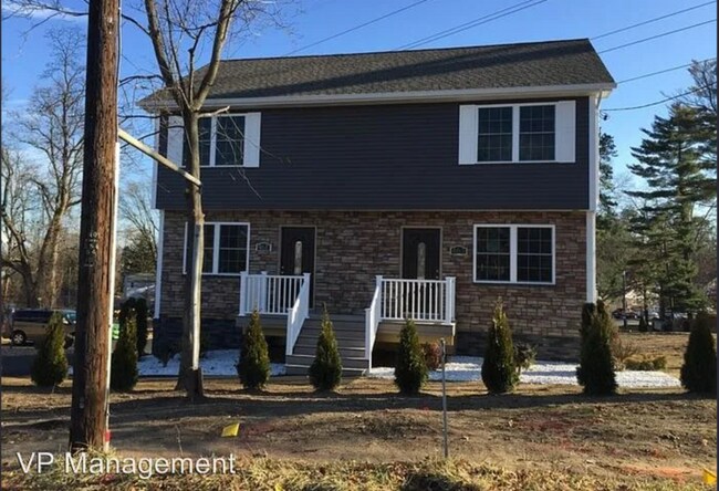 Building Photo - 463 Springfield St