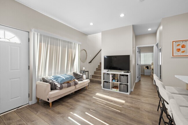 Building Photo - 5124 Leo St