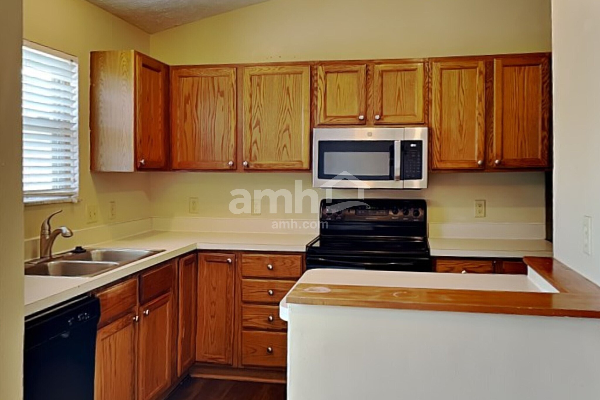 Building Photo - 2759 Beal Dr
