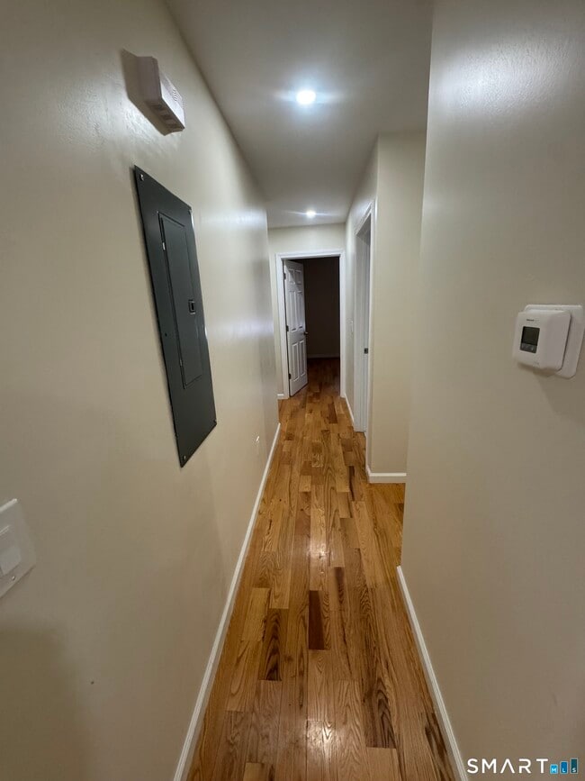 Building Photo - 695 Shelton St