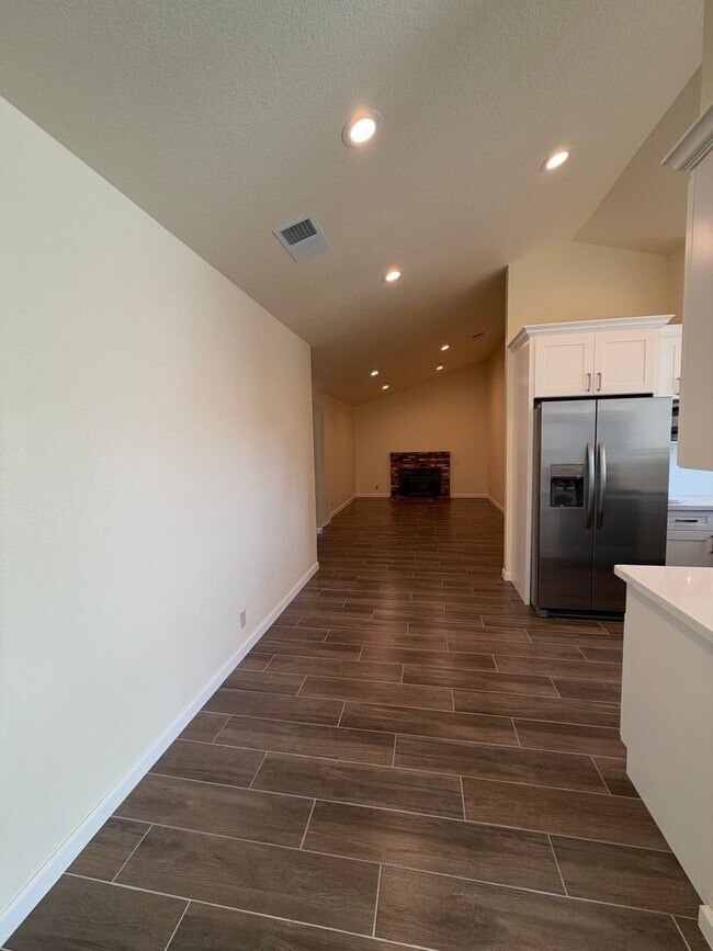 Building Photo - 528 Bella Vista Dr