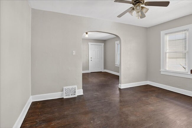 Building Photo - 1011 Lasalle St