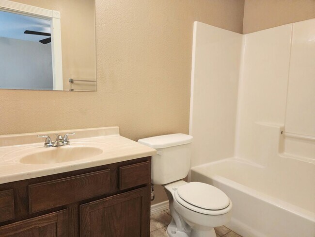 Building Photo - 412 W University Dr