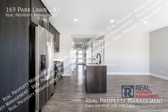 Building Photo - 169 Park Lawn Dr