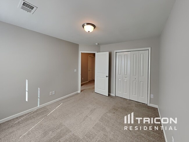 Building Photo - 413 Laurel Leaf Dr