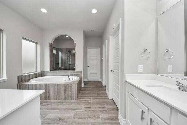 Building Photo - 6022 Daggerwing Wy