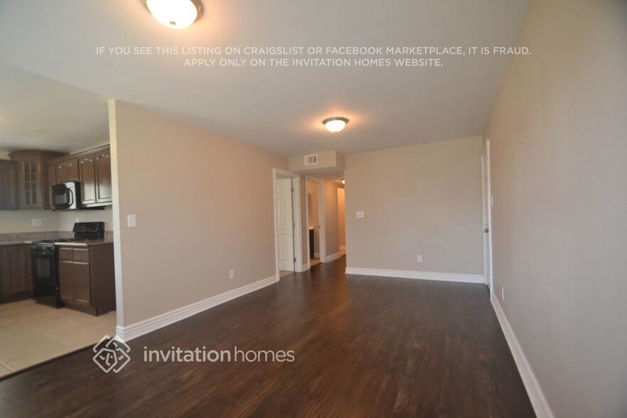 Building Photo - 1355 W 60th St