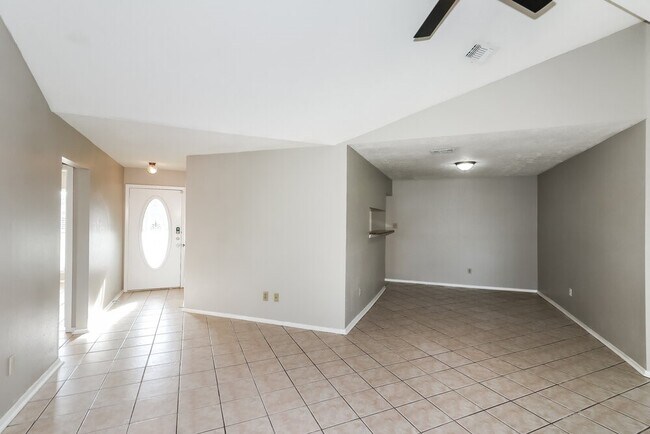 Building Photo - 10111 King Ranch Ln
