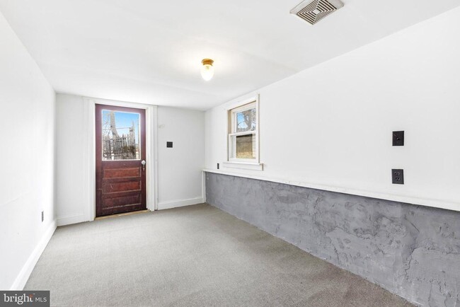 Building Photo - 3110 Main St