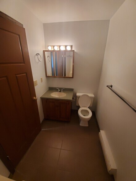 Building Photo - 1705 La Crescent St