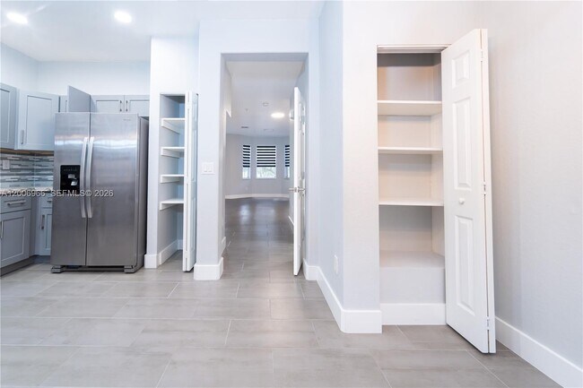 Building Photo - 3515 Shoma Dr