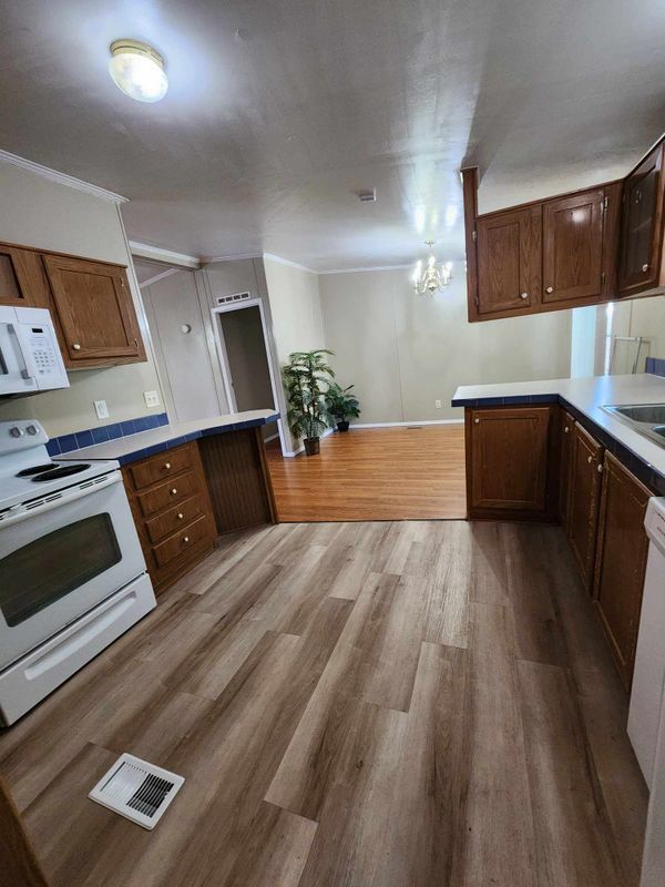 Building Photo - 922 Ashwood Dr
