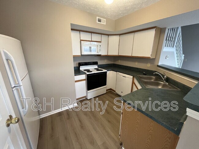 Building Photo - 1552 Brookfield Cir