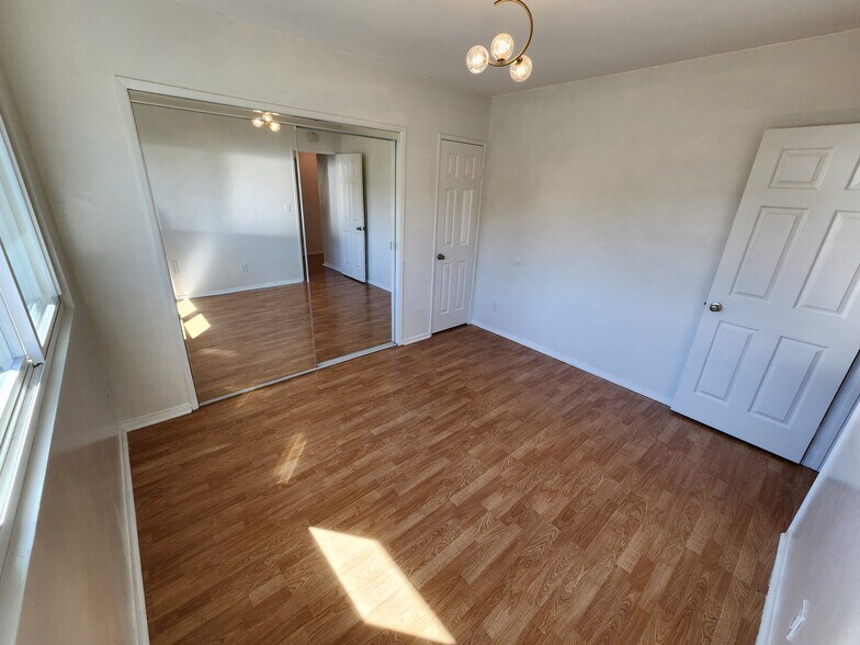 Building Photo - 10449 Cantara St