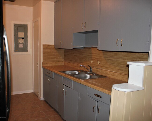 Building Photo - 763 Gardenia Ln