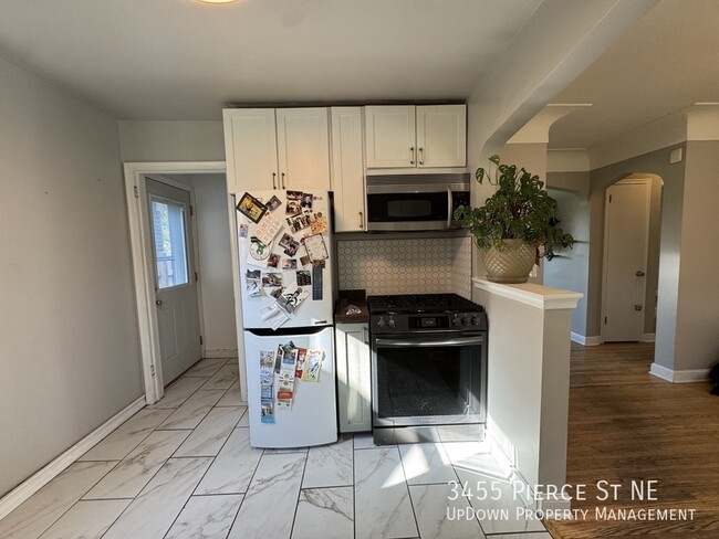 Building Photo - 3455 Pierce St NE