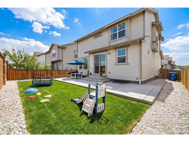 Building Photo - Spacious & Bright, Multi-Level 3BR 3BA in Commerce City w/ Private Yard!