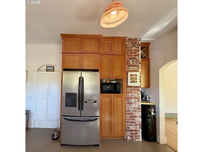 Building Photo - 1702 Cedar St