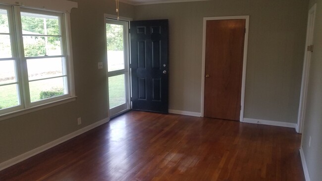 Building Photo - 2 Bedroom Home in Nashville!!