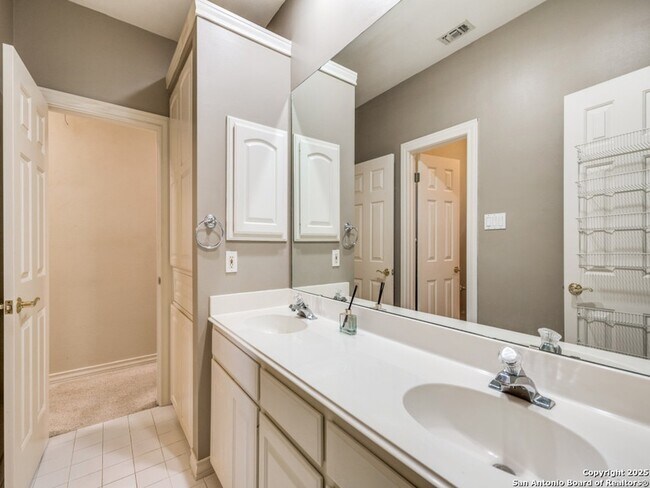 Building Photo - 19114 Autumn Garden