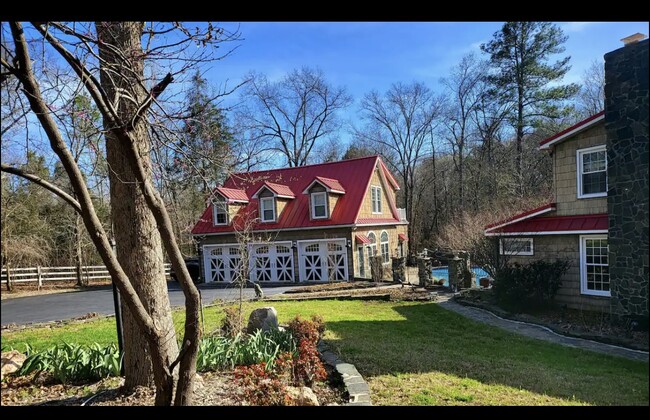 Building Photo - 2017 Gregg Rd