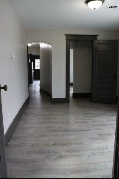 Building Photo - 605 Linwood Ave