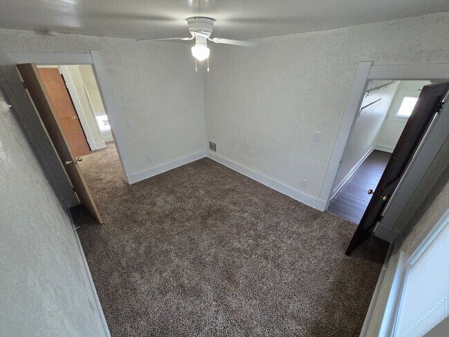 Building Photo - 3 Bedroom House