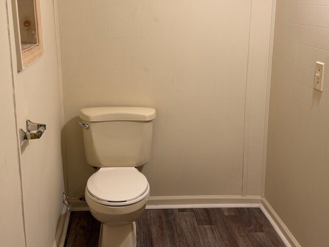 Building Photo - 8 Ridgeway Dr