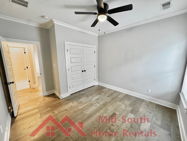 Building Photo - 441 Josephine St