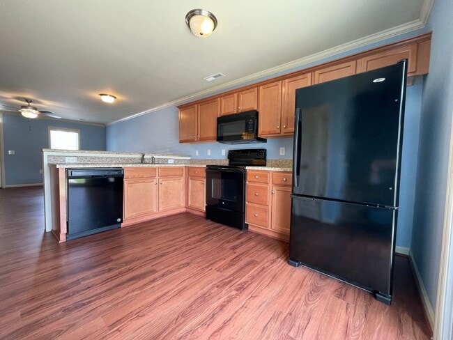 Building Photo - 404 Sullivan Loop Rd