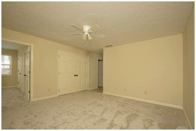 Building Photo - 105 Oakmont Ln