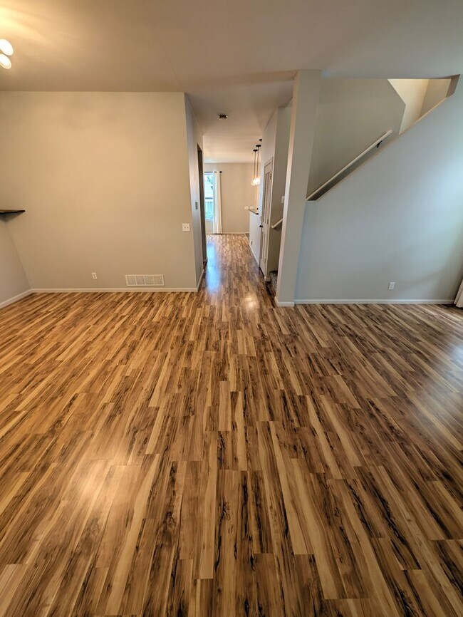 Building Photo - 908 S Mineral Dr